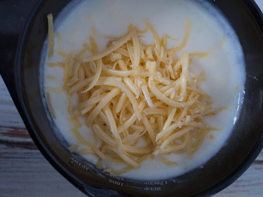 how to make a cheese sauce out of shredded cheese