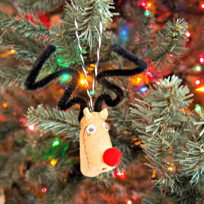 Wine Cork Reindeer Christmas Ornament - an easy craft make with wine corks, wiggly eyes, pom poms, and pipe cleaners