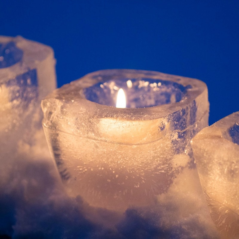 Easy to make Ice Lanterns - create a candle holder out of ice for a sparkling winter ice candle display. Perfect for a front porch, lining a driveway or a winter wedding.