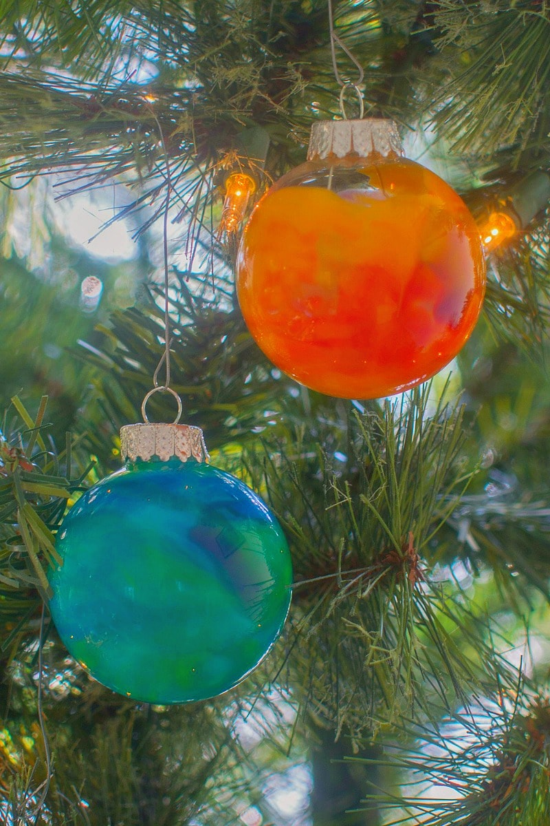 melted crayon glass ornaments - a great DIY homemade holiday present