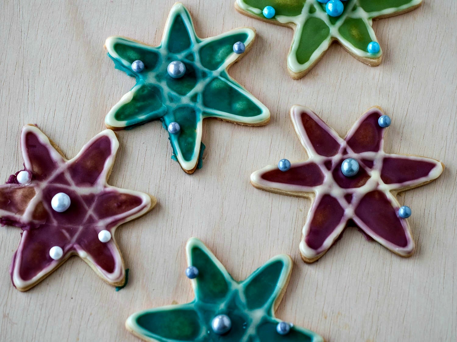 These Chemistry Cookies are adorable! Perfect for a science birthday party or just sharing your love of science with friends.