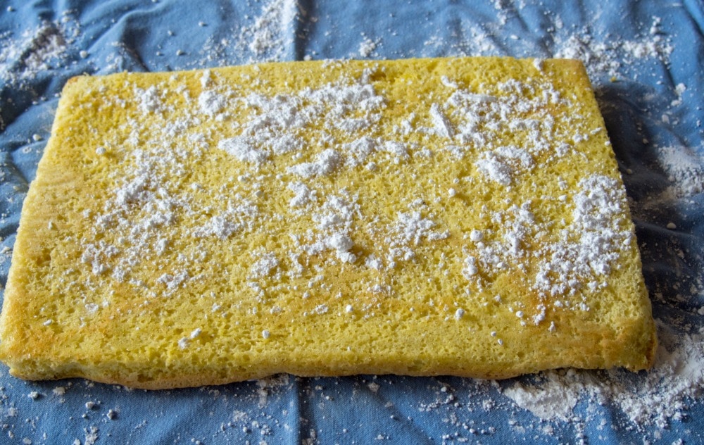 The sponge cake for a Swiss roll cake