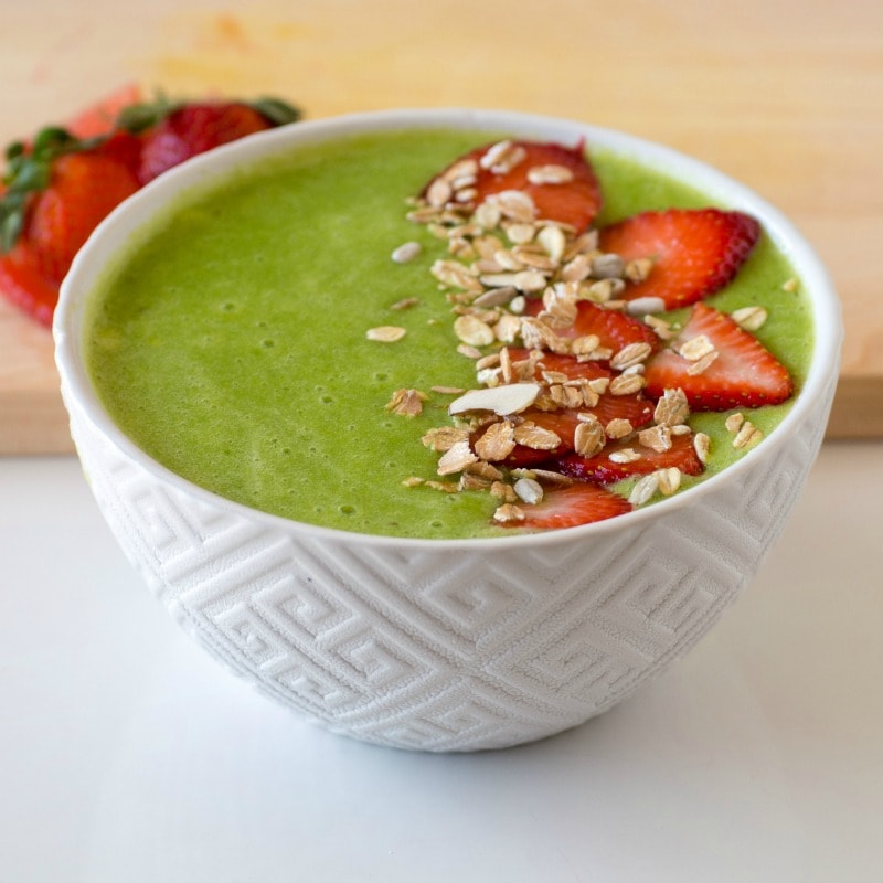 Breakfast Smoothie Bowl with Spinach and Berries