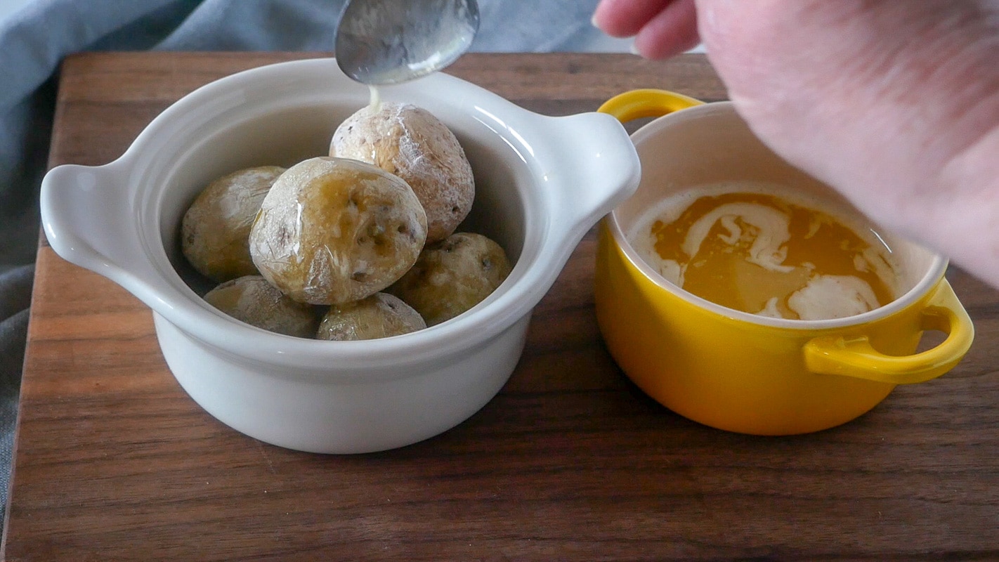 drizzling salt potatoes with butter