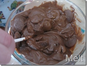 melt chocolate for chocolate covered oreos