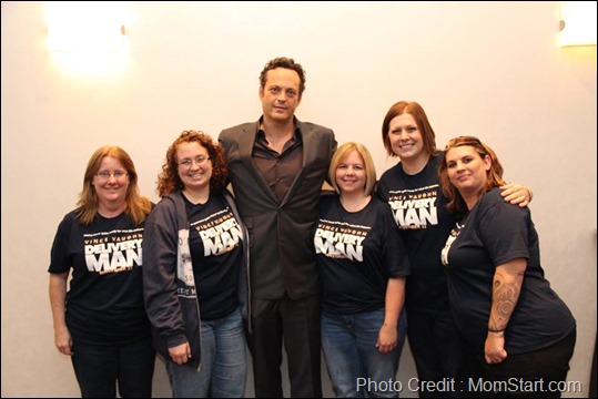 Group picture with Vince Vaughn and Bloggers