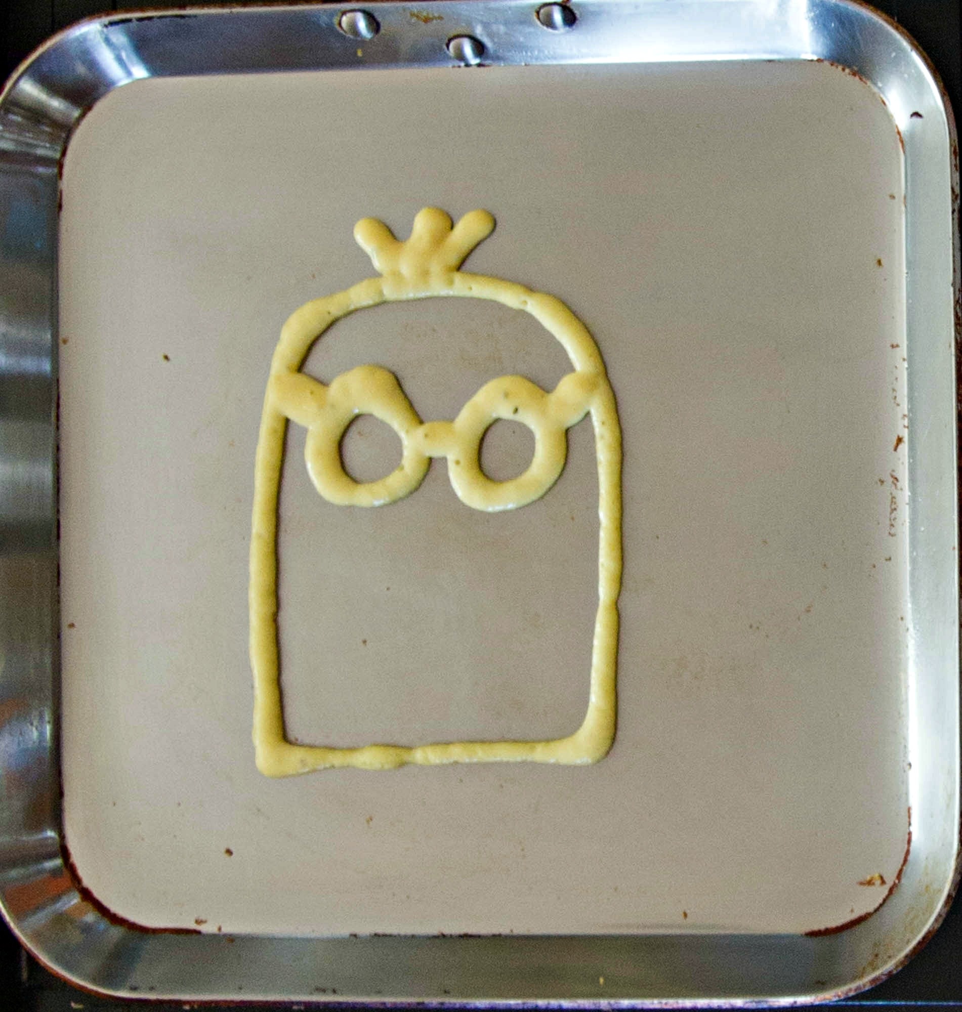 Easy to make Minoins Pancakes are the perfect meal for family movie night. Use pancake batter to create a simple minion, and top with blueberries and bananas.