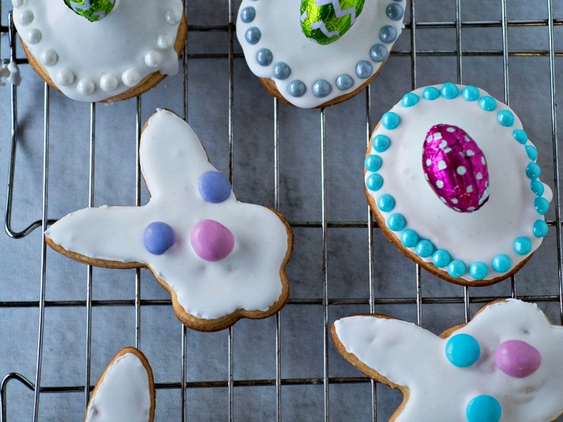 Easter bunny Figolli cookies on a cooling rack.