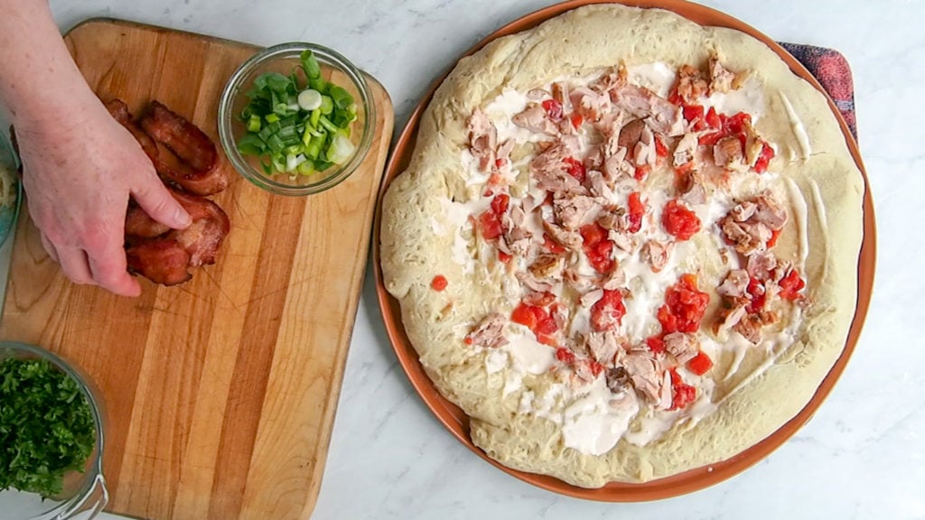 pizza with chicken and tomatoes added
