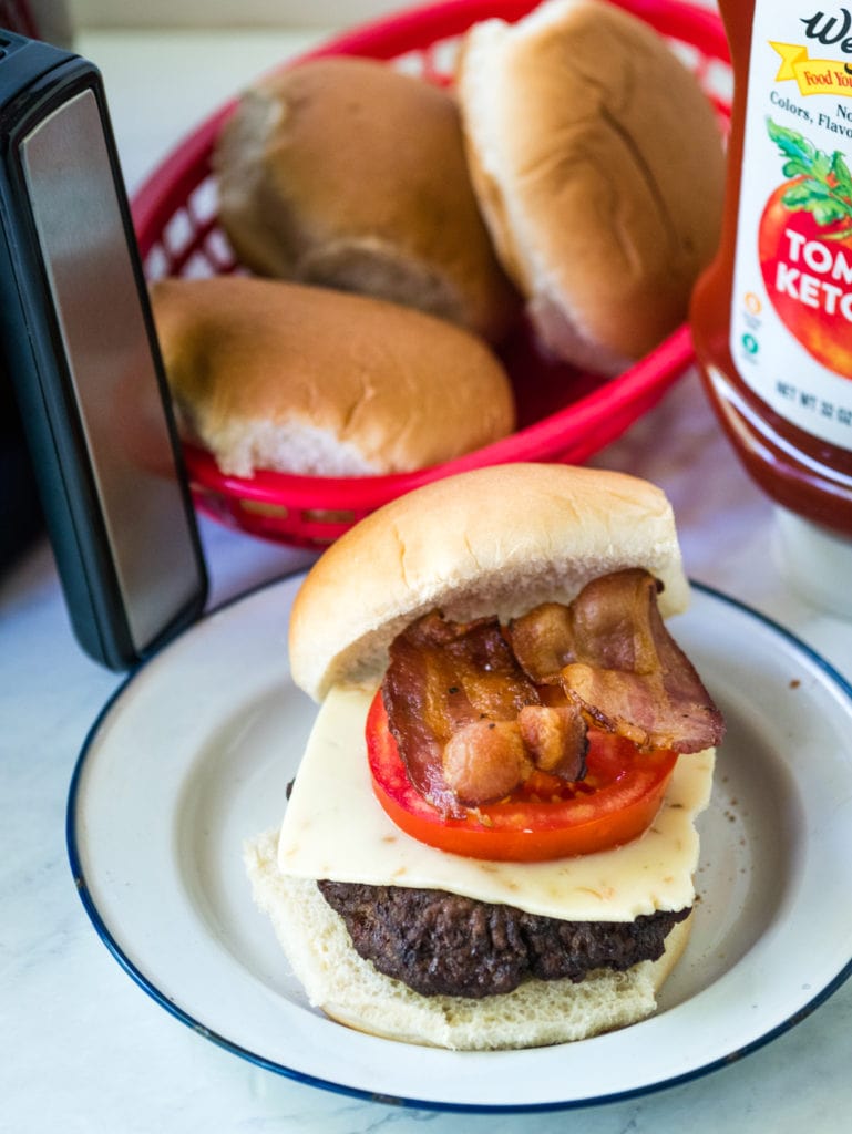 hamburger with bacon and tomato
