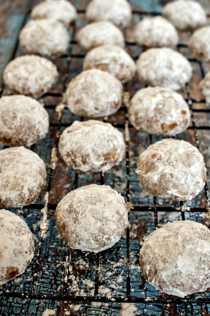 Snowballs - Italian Wedding Cookies - Russian Tea Cakes