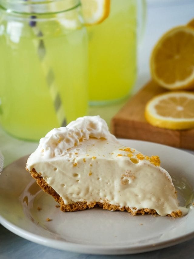 Frozen Lemonade Pie | No Bake Summer Dessert