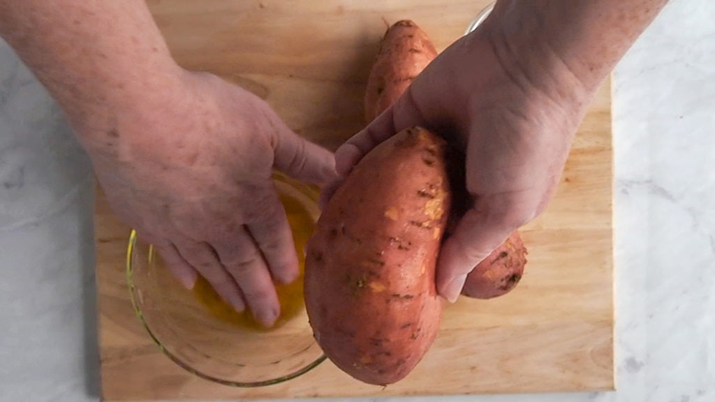 oiling the skin of the sweet potato
