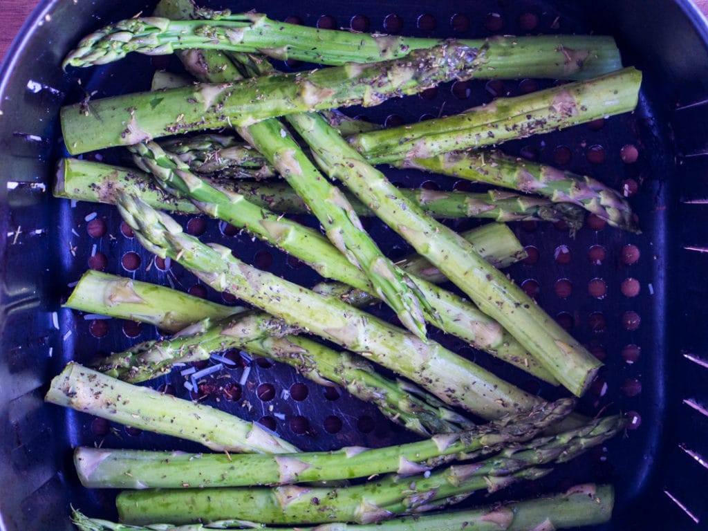 asparagus in an air fryer basket