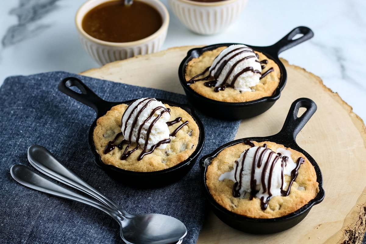 S'mores Skillet Cookie {Pizookie} - Two Peas & Their Pod