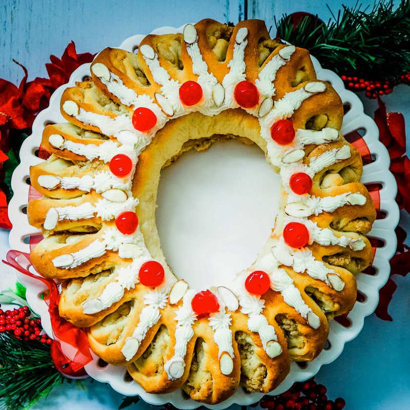 Side view of holiday tea ring.