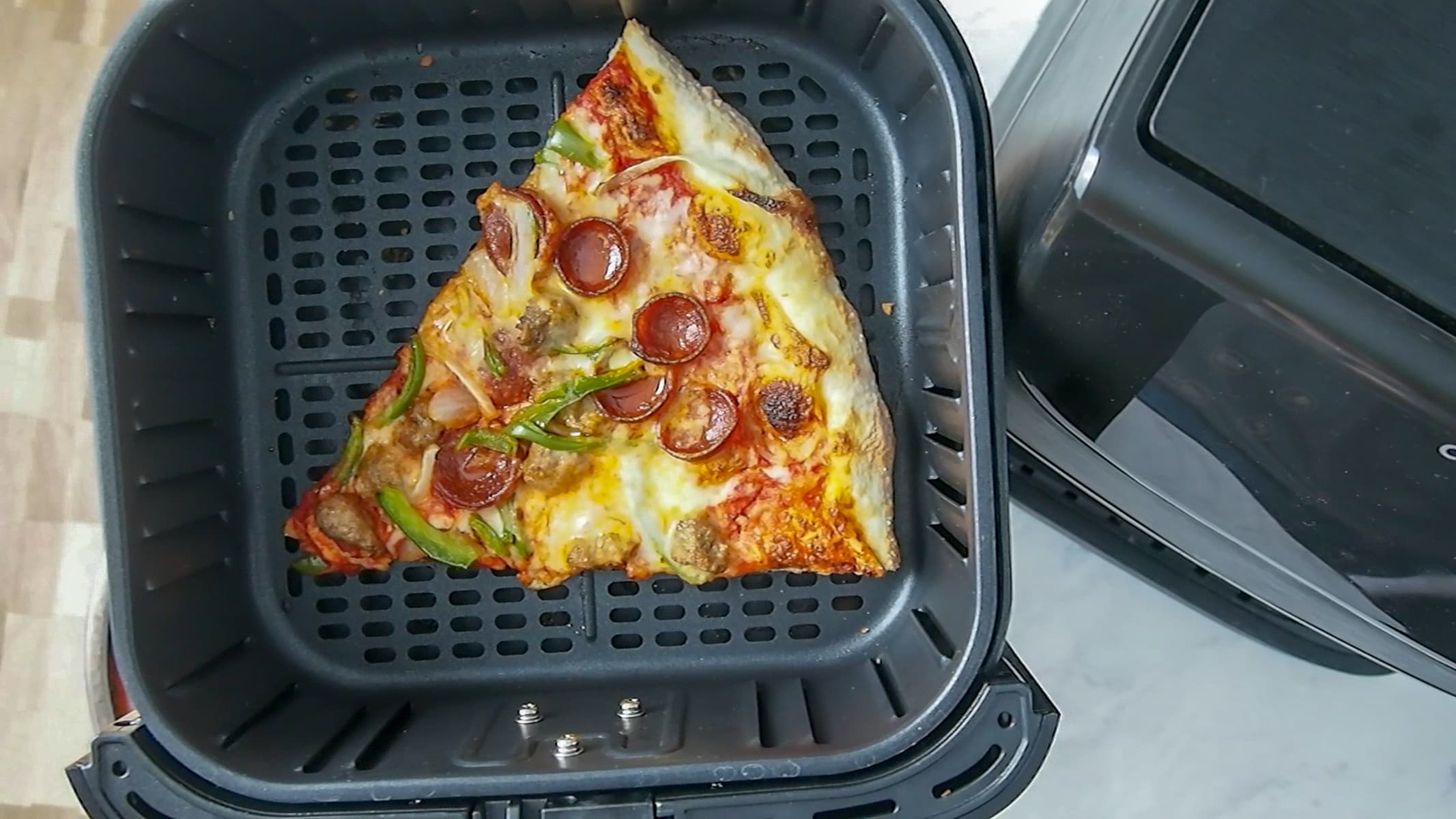https://www.upstateramblings.com/wp-content/uploads/2021/03/reheating-pizza-1-3.jpg