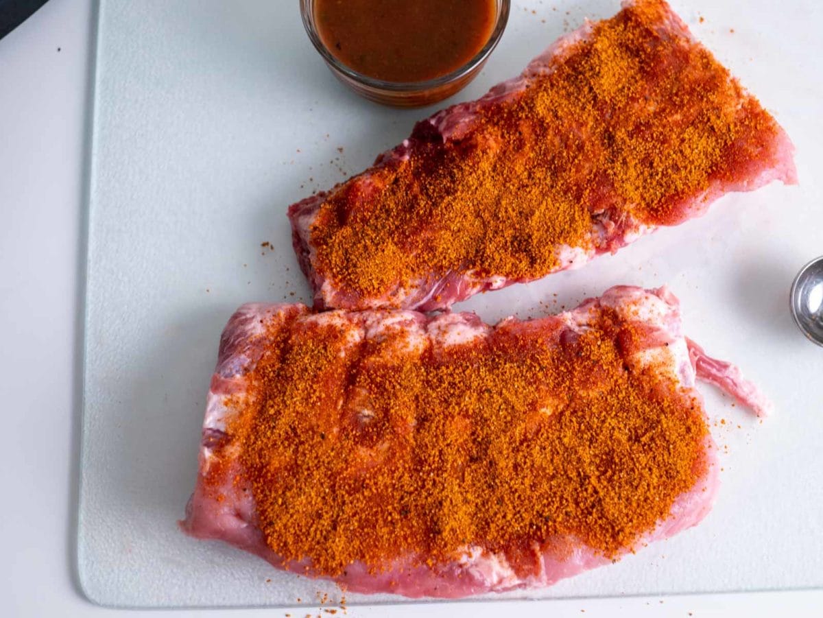 coating the ribs with spices