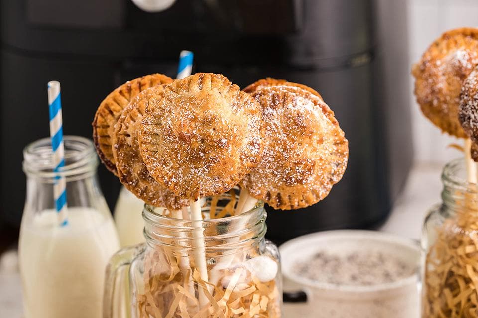 Air Fryer S’more Pie Pops with Nutella. Photo credit: xoxoBella.
